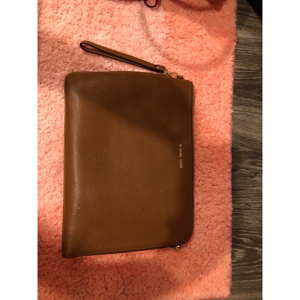 Large Michael kors Wrist !